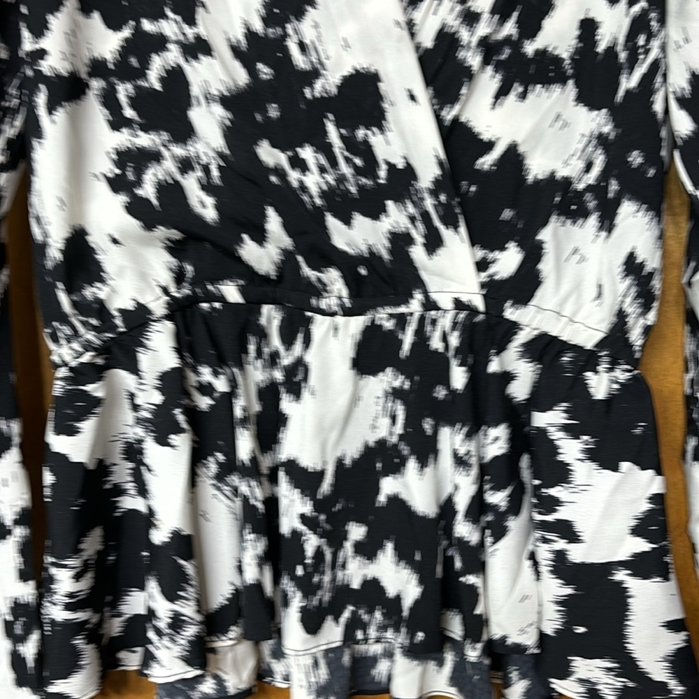 RED Saks Fifth Avenue women’s sz small blouse - Picture 5 of 9